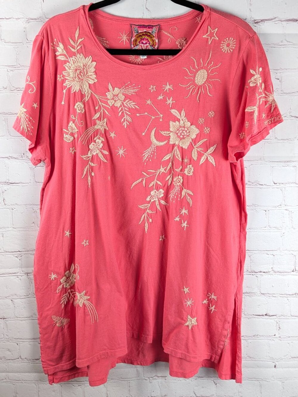 Johnny Was Coral Embroidered Stargazing Tee L